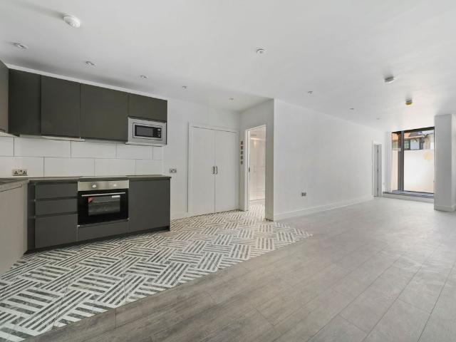 Apartment for rent in St James, Sandown Park