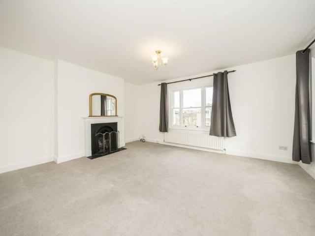 Apartment for rent in East Sheen, Greater London