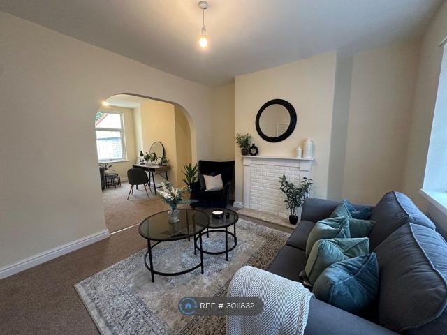 House for rent in Calderstones