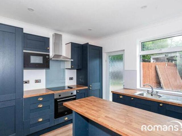 House for rent in Heol-las, Surrey