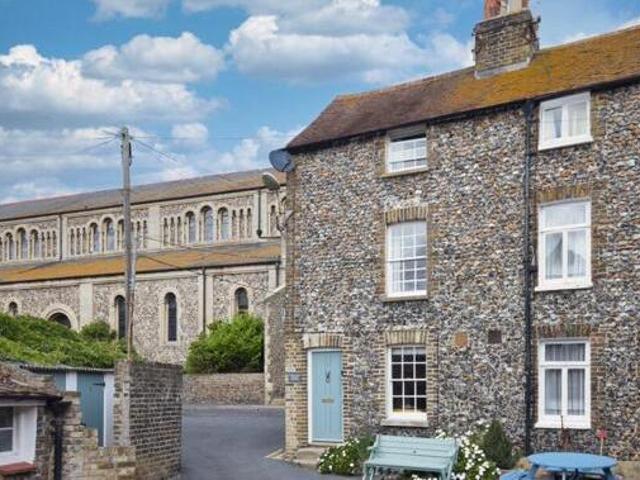 House for sale in Upton, Acol