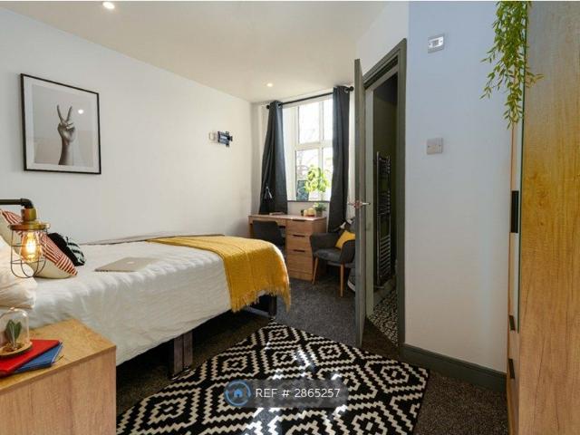 Room for rent in Blackford Bridge, Bury