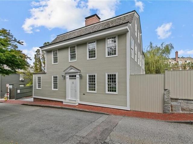 House for sale in Newport