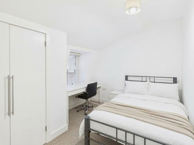 Apartment for rent in Round Hill, Brighton