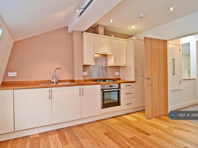Apartment for rent in Round Hill, Brighton