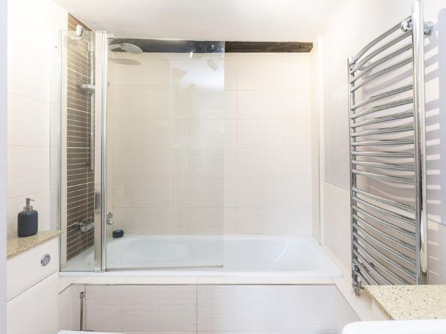 Apartment for rent in Rose Hill, Pachesham Park