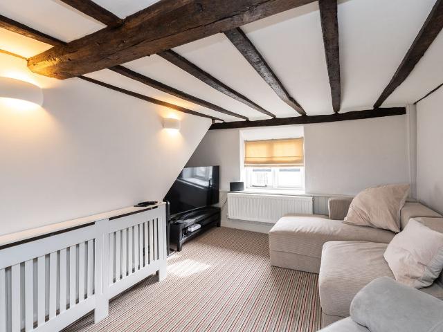 Apartment for rent in Rose Hill, Pachesham Park
