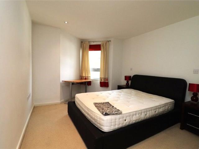 Apartment for rent in Horsell, Woking