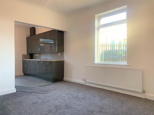 Apartment for rent in Jump, South Yorkshire