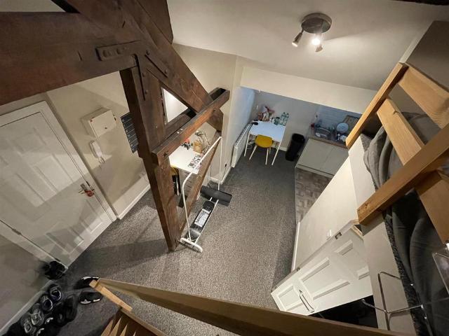 Apartment for rent in Moorlands, Bare