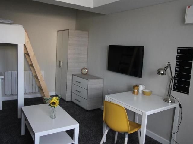 Apartment for rent in Moorlands, Bare