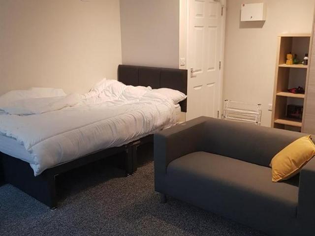 Apartment for rent in Moorlands, Bare