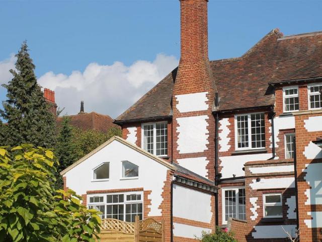 Apartment for rent in Pachesham Park, Surrey