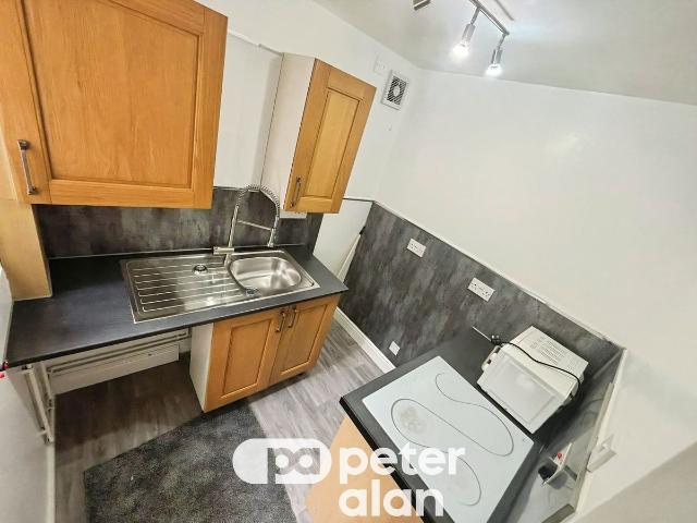 Apartment for rent in Penrhiwceiber, Wales