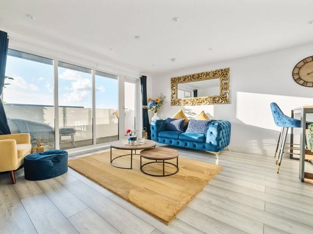 Apartment for rent in Regent Quay, Oad Street
