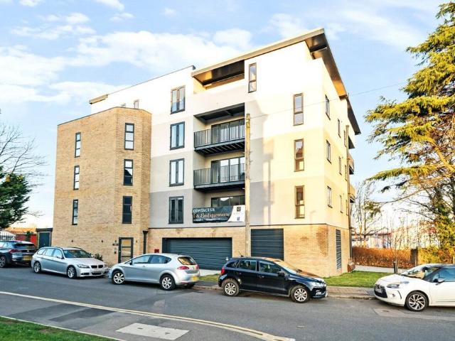 Apartment for rent in Regent Quay, Oad Street