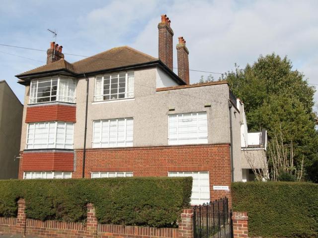 Apartment for rent in Upper Walmer, Ash