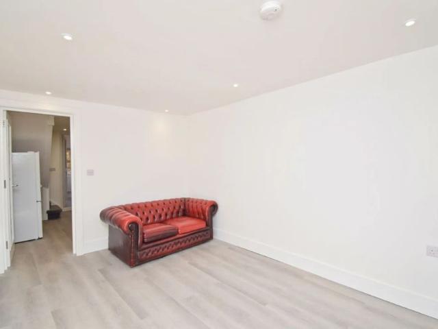 House for rent in Elmbridge, Surrey