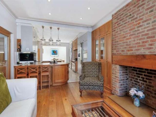 Townhouse for rent in Cliff Hill, Green Close