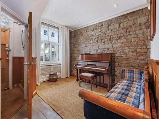 Townhouse for rent in Cliff Hill, Warwick