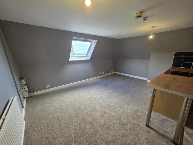 Apartment for rent in Dobb Brow, Bolton