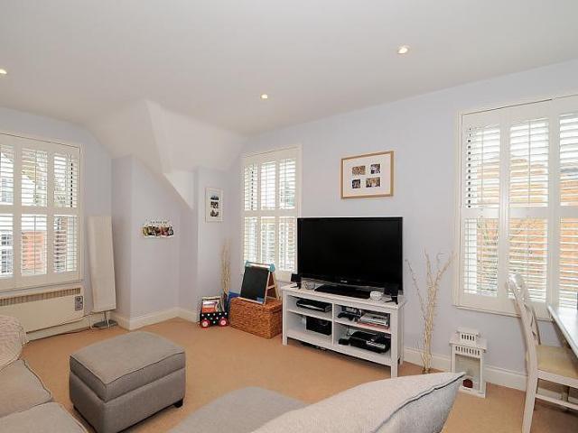 Apartment for rent in Blackhills, Surrey