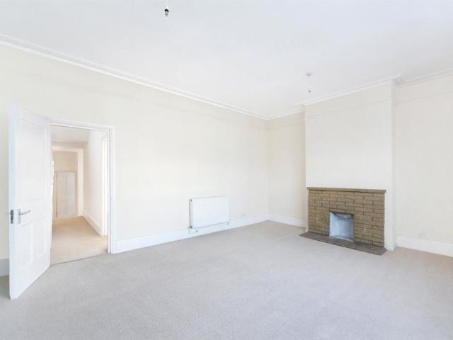 Apartment for rent in Blackhills, Surrey