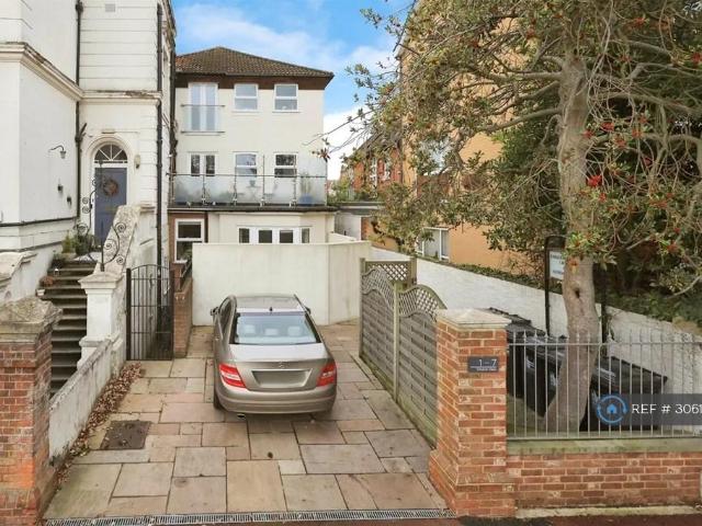Apartment for rent in Meads, Eastbourne