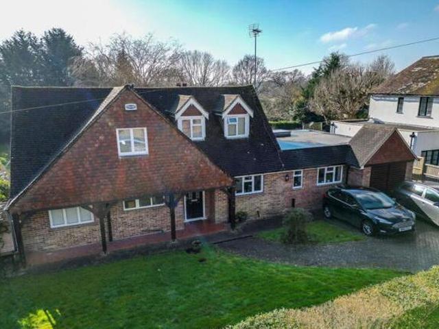 House for sale in Oxted, Hillview