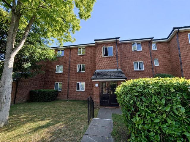 Apartment for rent in Roselands, Eastbourne