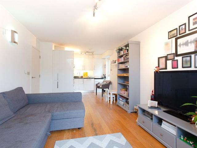 Apartment for rent in London Borough of Ealing, Greater London