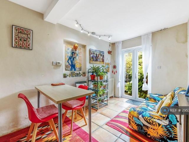 House for rent in London Borough of Ealing, Greater London