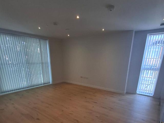 Apartment for rent in Blackhills, Surrey