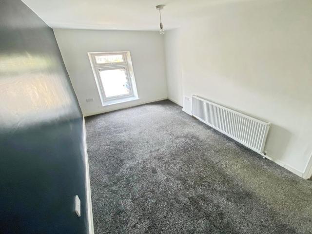 Apartment for rent in Pentre, Ton Pentre