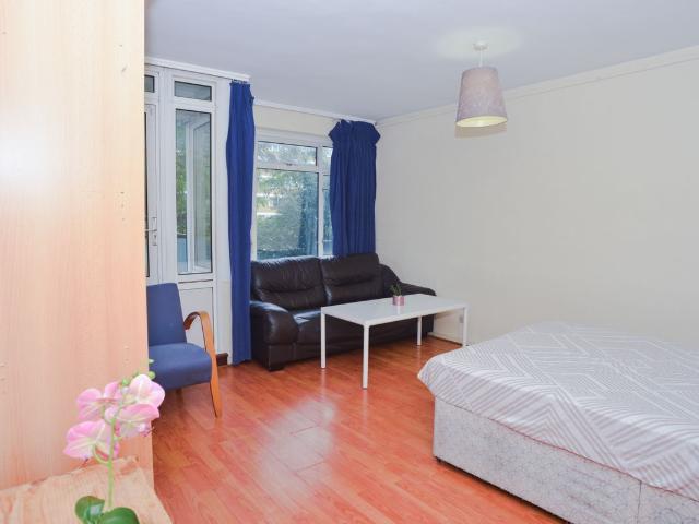 Room for rent in Pimlico, Greater London