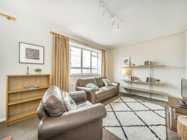 House for rent in Churchill Gardens Estate, Pimlico