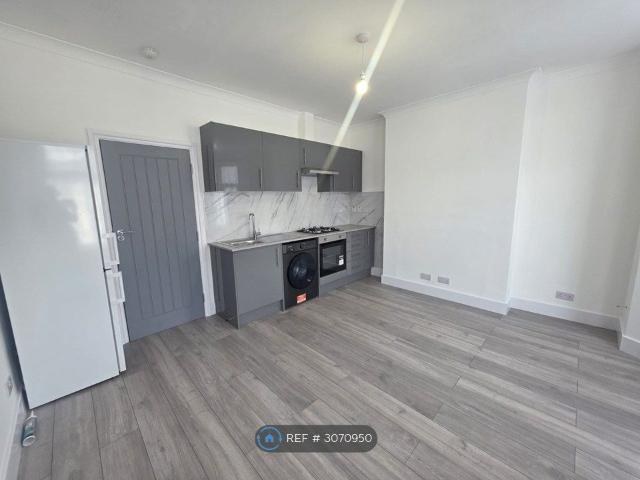 Apartment for rent in Dudden Hill, Greater London