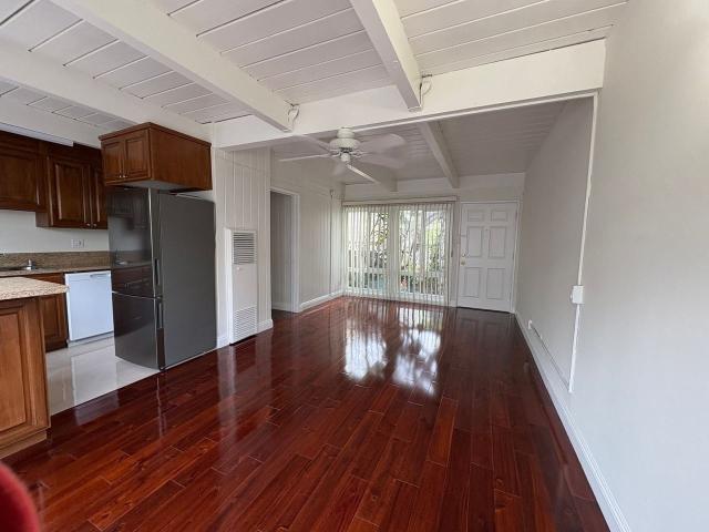 Apartment for rent in Canoga Park, California