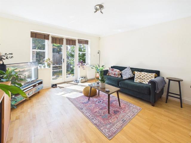 House for rent in Whitton, Greater London