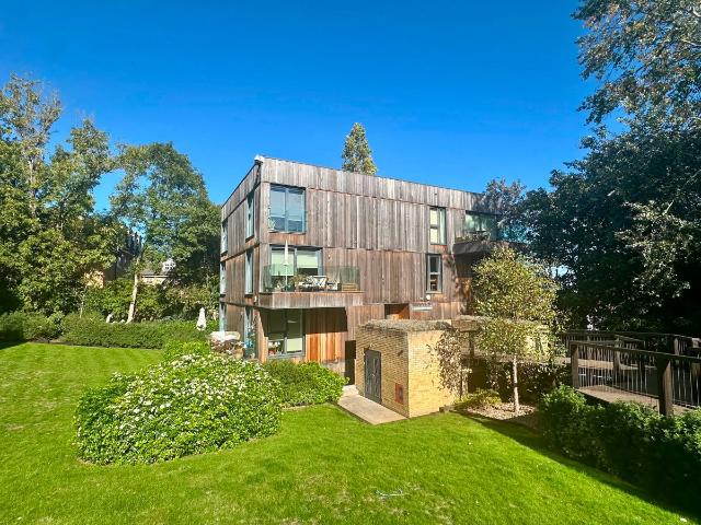 Apartment for rent in London Borough of Lewisham, Forest Hill