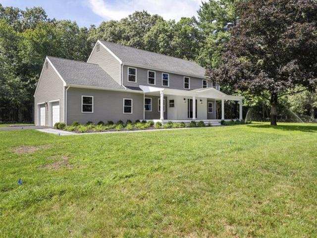House for sale in Medway, Massachusetts