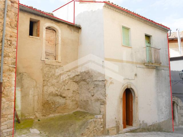 Palazzo in vendita a Castelbottaccio, Molise