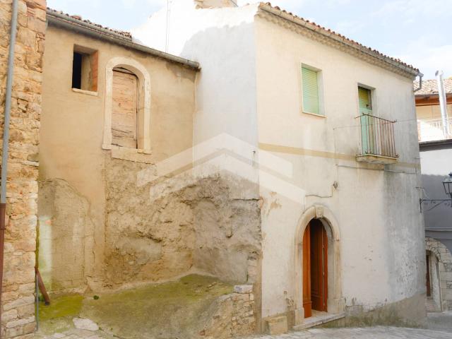 Palazzo in vendita a Castelbottaccio, Molise