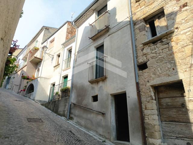 Palazzo in vendita a Castelbottaccio, Campobasso