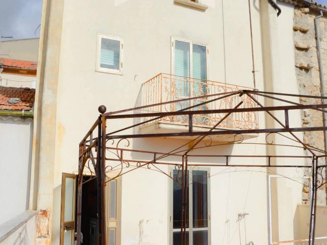 Palazzo in vendita a Castelbottaccio, Molise