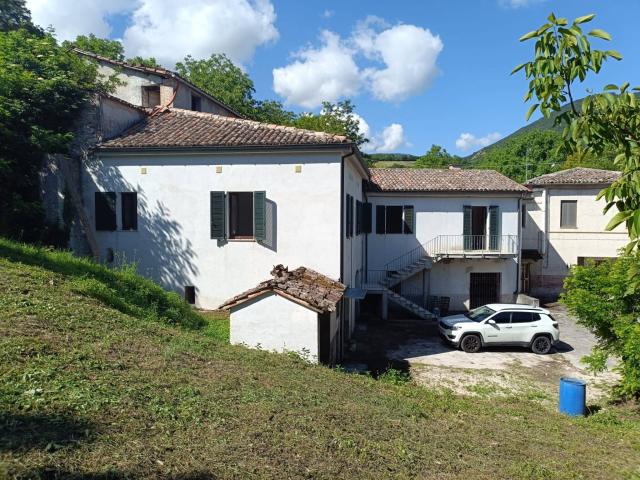 Villa Indipendente in vendita a Castiglioni, Marche
