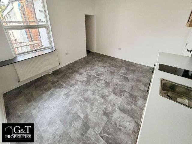Apartment for rent in Dixons Green, West Midlands