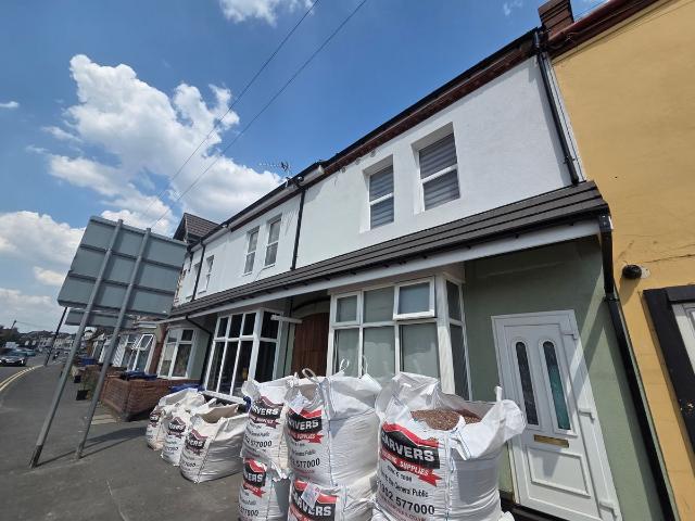 Studio for rent in Dixons Green, West Midlands