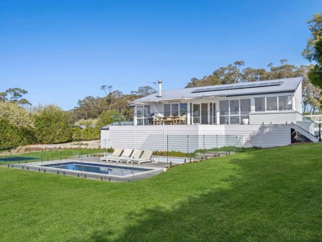 Cottage for sale in Camerons Creek, Victoria