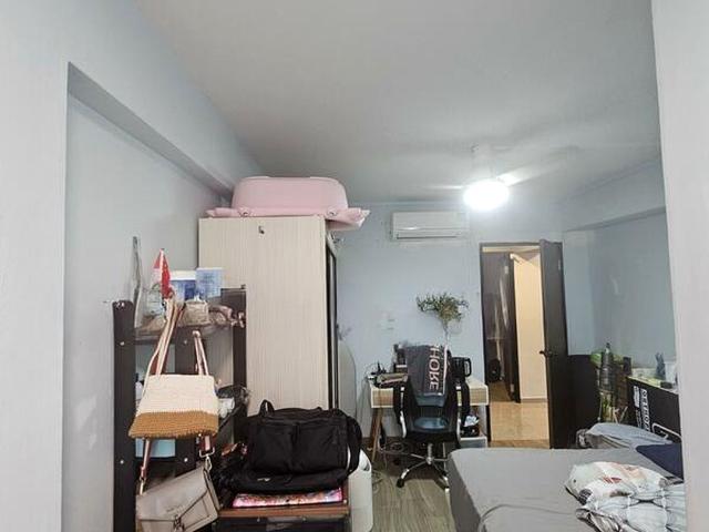 Detached House for sale in Macpherson